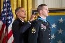 Ryan Pitts receiving medal of honor from President Obama